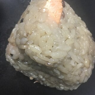 銀鮭のマヨネーズ焼きでおにぎり